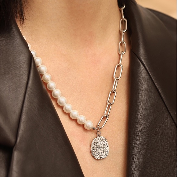 Half pearl half chain necklace (BRAND NEW) - Picture 1 of 4